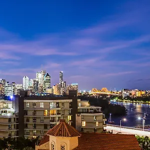 central-hillcrest-apartments.queenslandhotels.net/